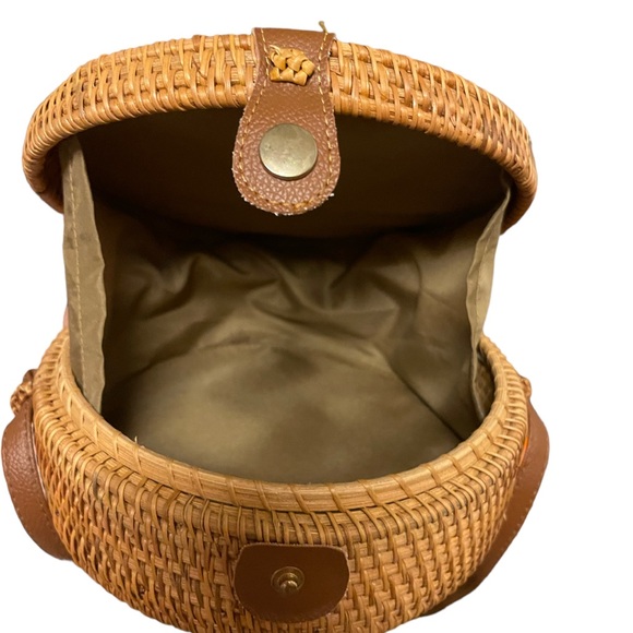 - Round Rattan Wicker Boho Cross Body Purse - Picture 4 of 6